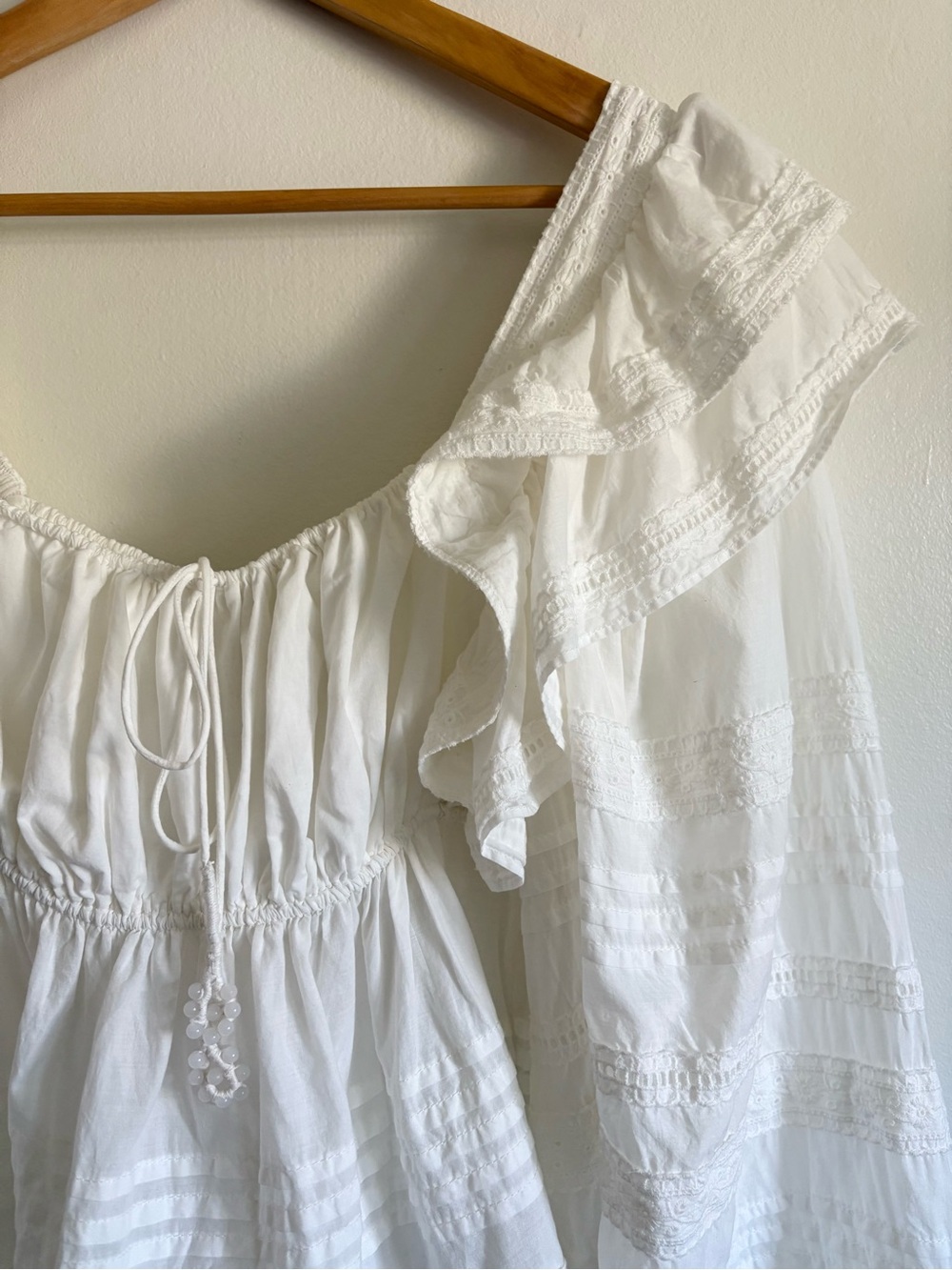 FARM Rio Off White Square Neckline Ruffle Blouse - Picture 4 of 8